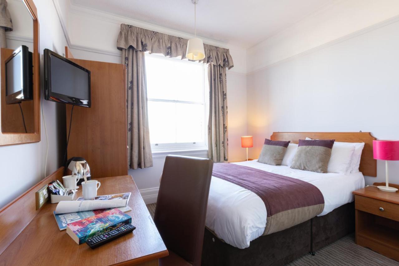 The Royal Hotel Weymouth Room photo